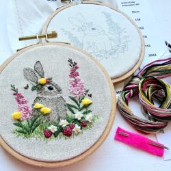 Berry Patch Bunny -  kit de broderie Traditionnelle 