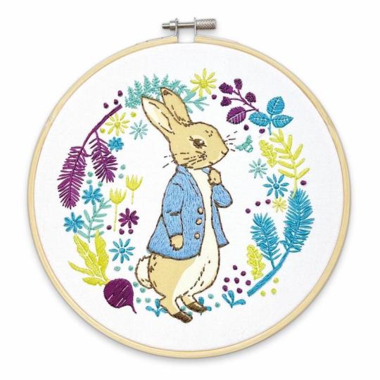 Kit de broderie – Beatrix Potter – Pierre Lapin prépare sa prochaine aventure