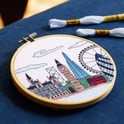 Vue sur Londres  - Kit broderie DMC & Kseniia Guseva